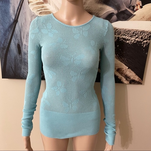 Women’s Long Sleeves Top​​ - Picture 2 of 7